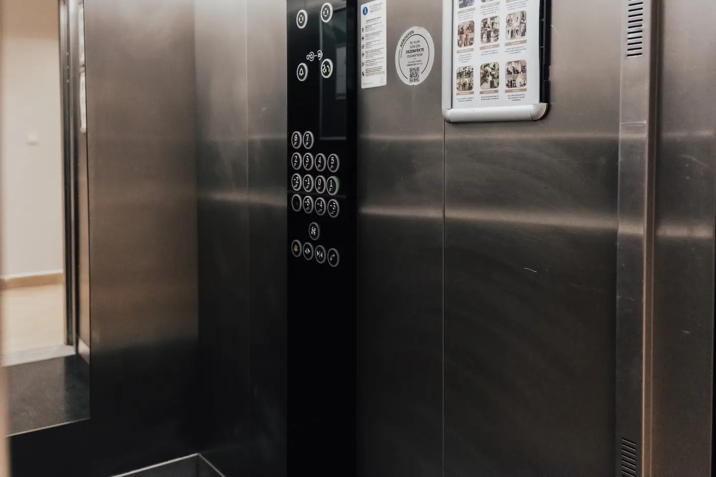 Building elevator